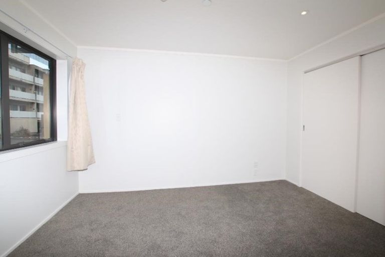 Photo of property in 6a/30 Westward Ho, Glen Eden, Auckland, 0602
