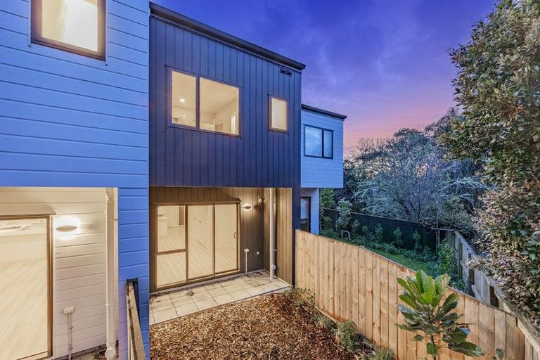 Photo of property in 67 Paetai Lane, Te Atatu Peninsula, 0610