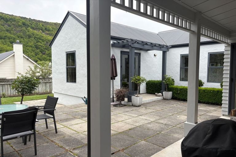 Photo of property in 63 Devon Street, Arrowtown, 9302