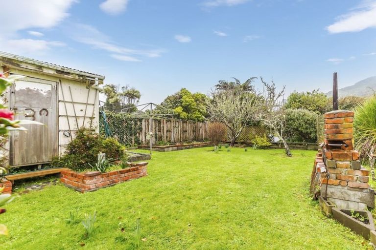 Photo of property in 87 Standen Street, Karori, Wellington, 6012