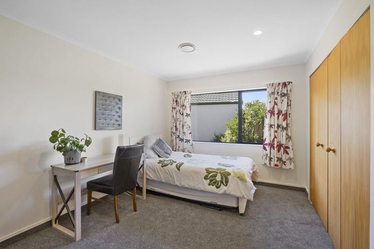 Photo of property in 13 Karina Road, Merrilands, New Plymouth, 4312