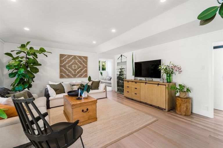 Photo of property in 1/86 Beach Road, Castor Bay, Auckland, 0620