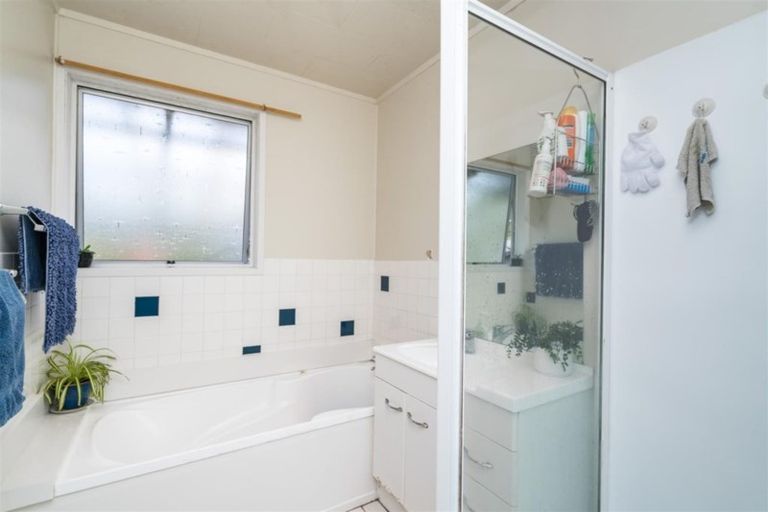 Photo of property in 22 Kapiti Place, Sunnynook, Auckland, 0620