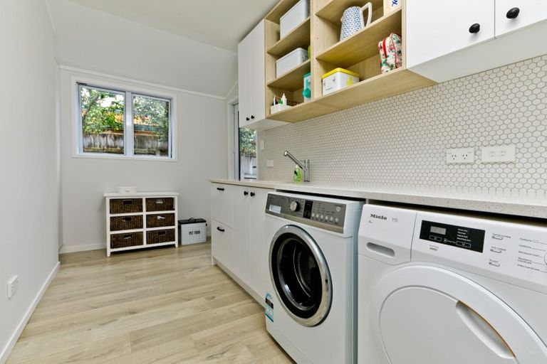 Photo of property in 8 Isobel Road, Greenhithe, Auckland, 0632