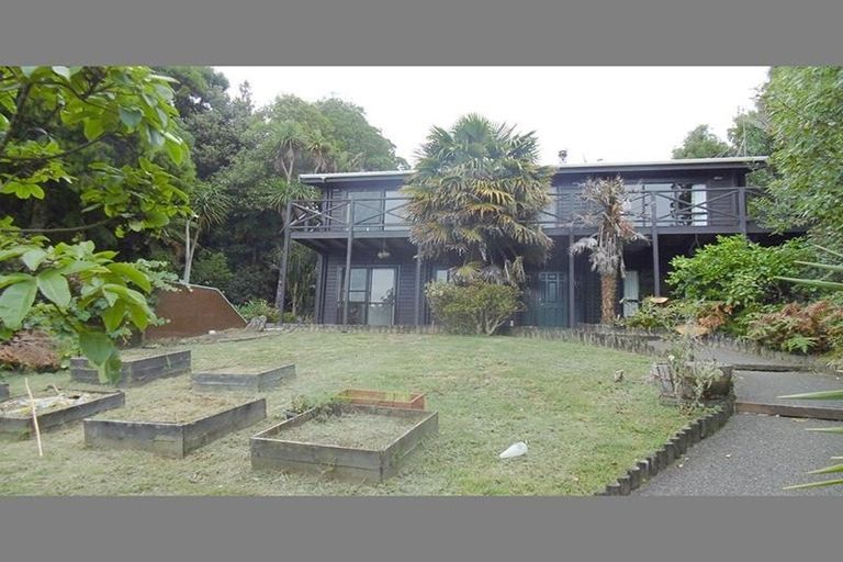 Photo of property in 554 Scenic Drive, Waiatarua, Auckland, 0612