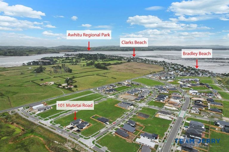 Photo of property in 101 Mutetai Road, Clarks Beach, 2122