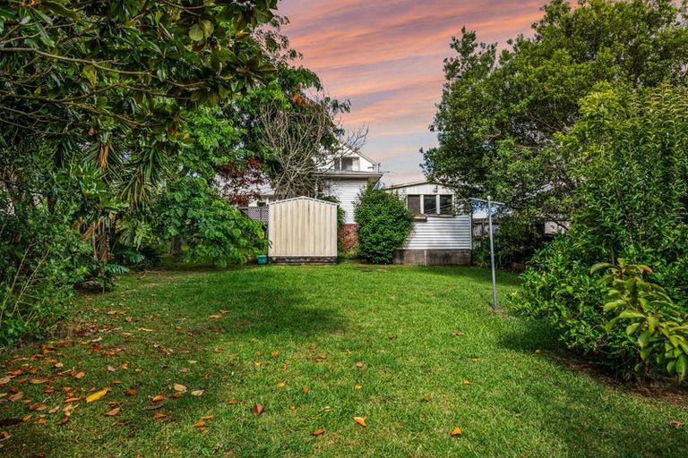 Photo of property in 38 Toru Street, Te Atatu Peninsula, Auckland, 0610