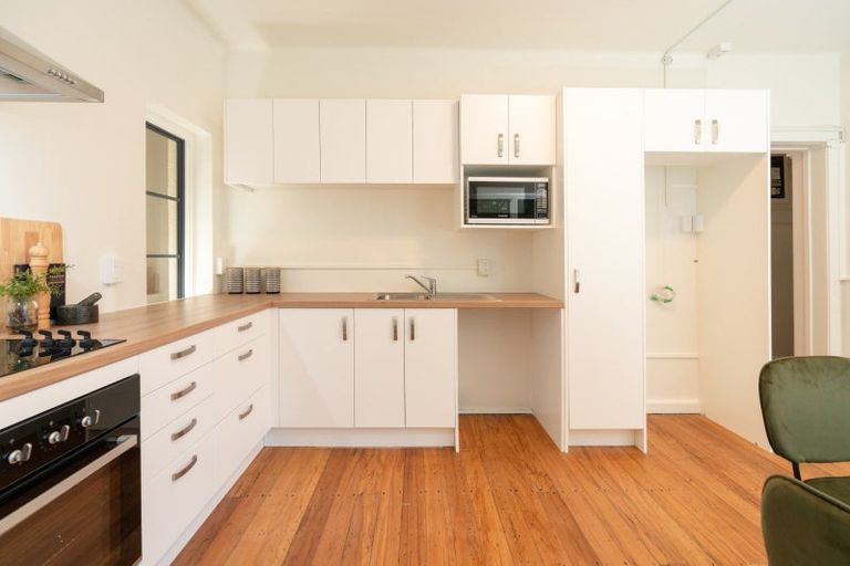 Photo of property in Westhaven Apartments, 2/127 Molesworth Street, Thorndon, Wellington, 6011