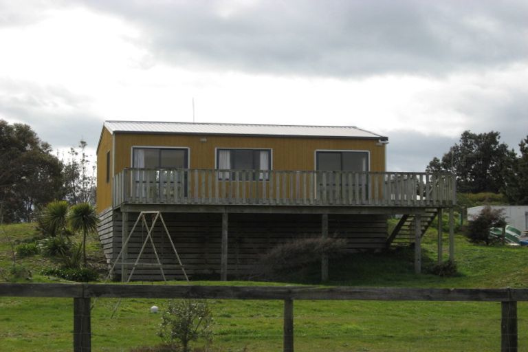 Photo of property in 3 James Street, Waikawa Beach, Manakau, 5573