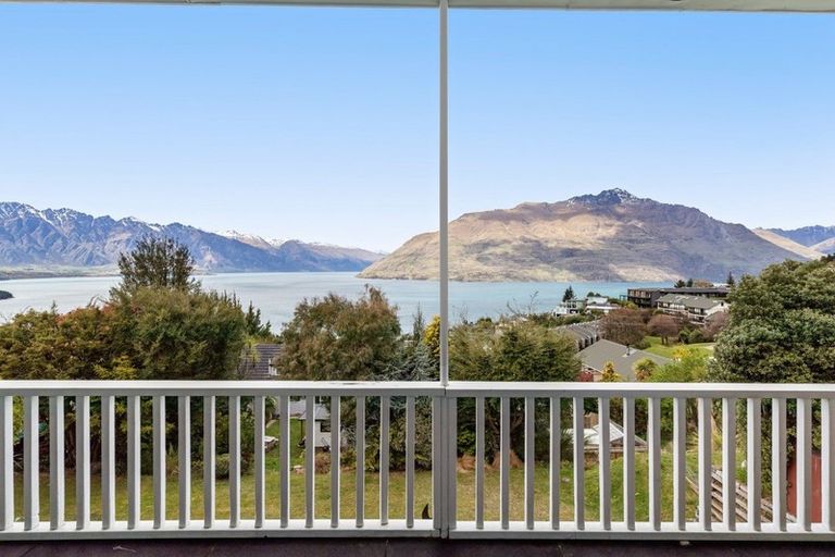 Photo of property in 59a-b Wynyard Crescent, Fernhill, Queenstown, 9300