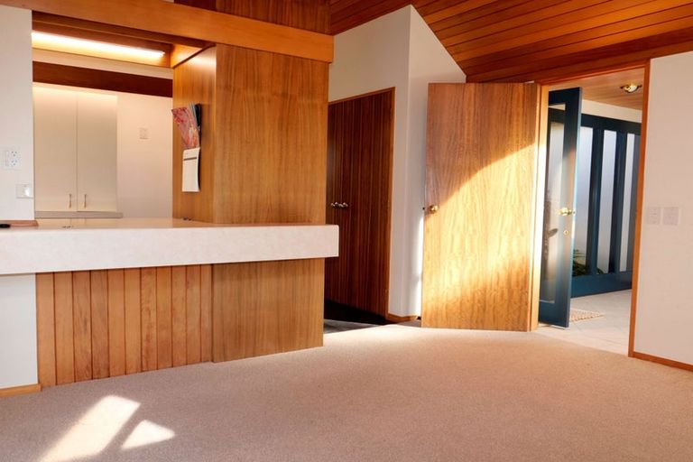 Photo of property in 10 Edgewater Street, Waikanae, 5036