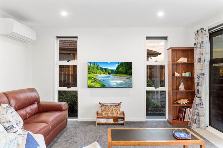 Photo of property in 77 Te Kio Crescent, Papamoa Beach, Papamoa, 3118