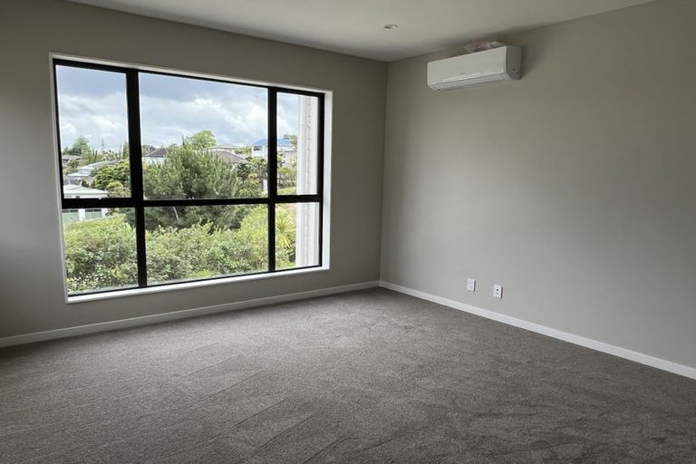 Photo of property in 8 Springhill Lane, Sunnyvale, Auckland, 0612