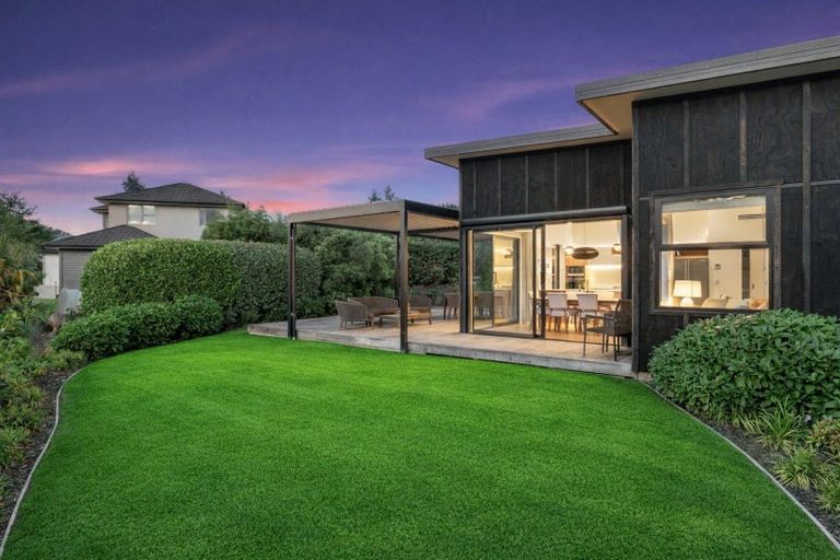 Photo of property in 1 Kirimoko Crescent, Wanaka, 9305