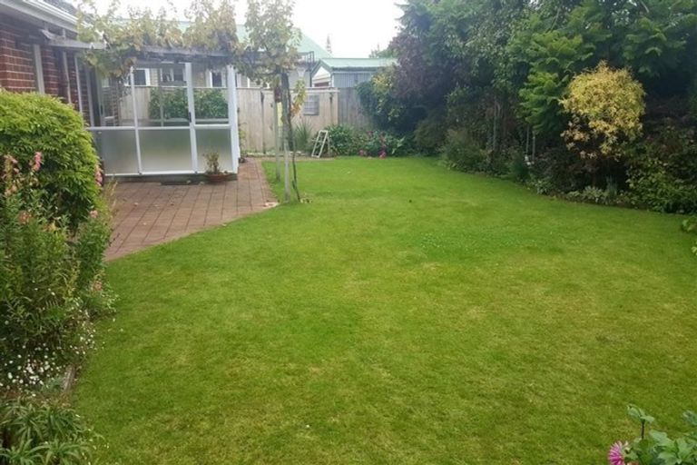 Photo of property in 6 Walton Avenue, Waikanae, 5036