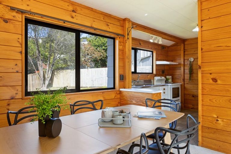 Photo of property in 10 Eagleson Street, Northcross, Auckland, 0632