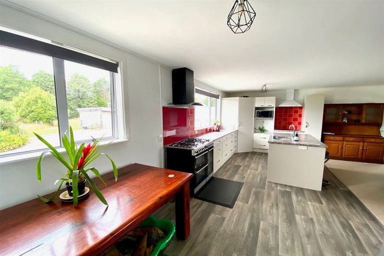 Photo of property in 9 Clifford Street, Clinton, 9534