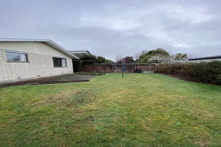 Photo of property in 39 Dunbarton Street, Redwood, Christchurch, 8051