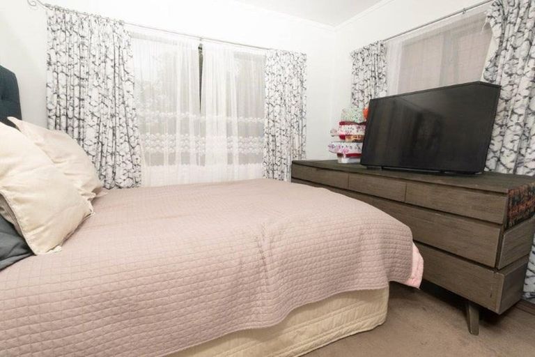 Photo of property in 2/157 Spinella Drive, Bayview, Auckland, 0629