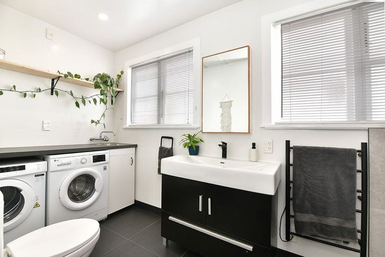 Photo of property in 32 Karaka Street, Helensville, 0800