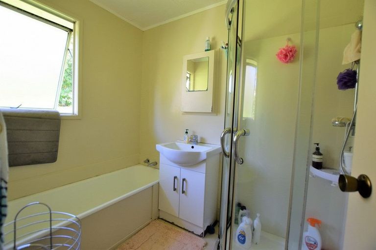Photo of property in 11 Mile Place, Henderson, Auckland, 0612