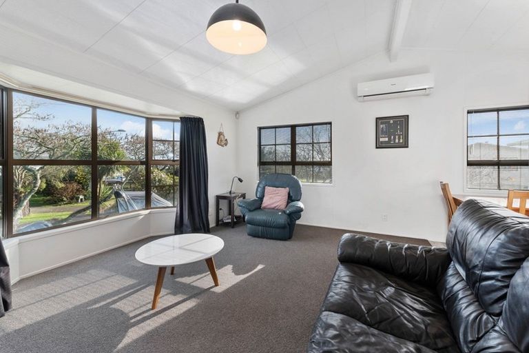 Photo of property in 8 Taurus Place, Kawaha Point, Rotorua, 3010