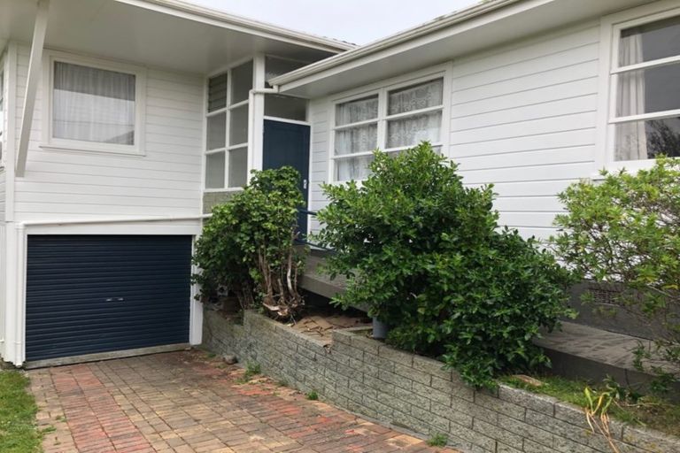 Photo of property in 15 Bancroft Terrace, Newlands, Wellington, 6037