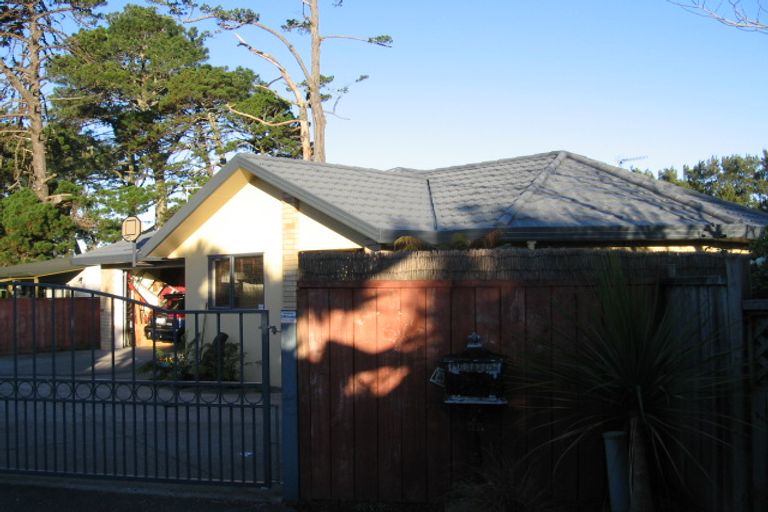 Photo of property in 22 Swanson Oaks, Swanson, Auckland, 0612