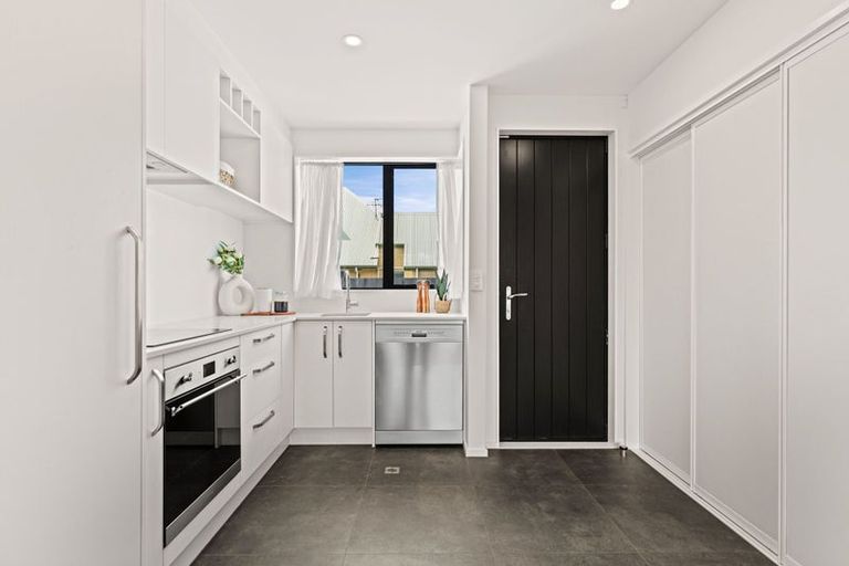 Photo of property in 2/111 Edgeware Road, St Albans, Christchurch, 8014