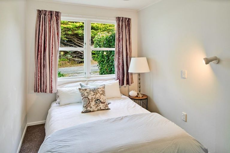 Photo of property in 30 Mana View Road, Paremata, Porirua, 5026