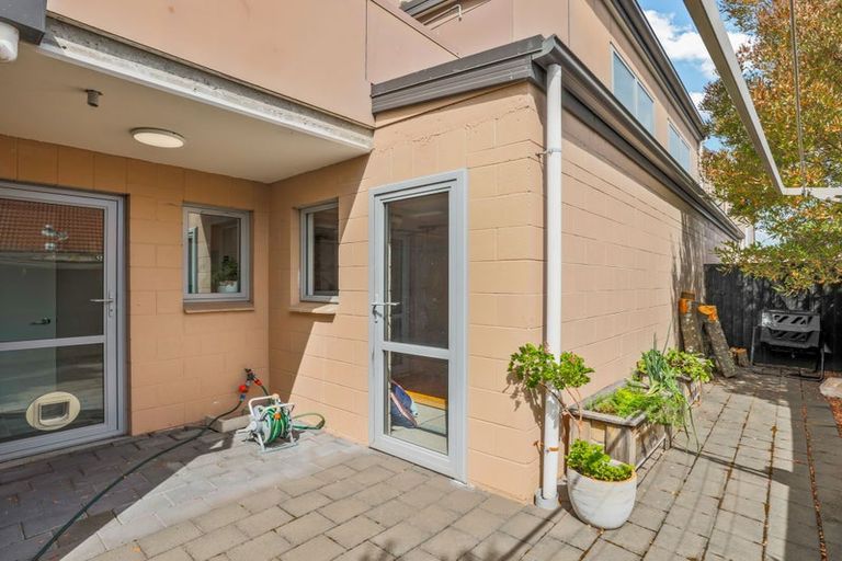 Photo of property in 8b Broadbent Street, Riccarton, Christchurch, 8041