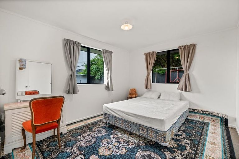 Photo of property in 29 Woodbank Drive, Glen Eden, Auckland, 0602