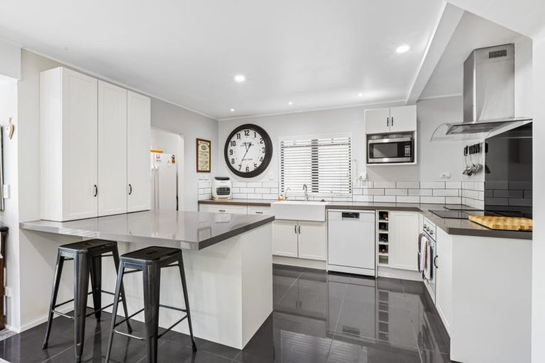 Photo of property in 28 Donald Street, Stanmore Bay, Whangaparaoa, 0932