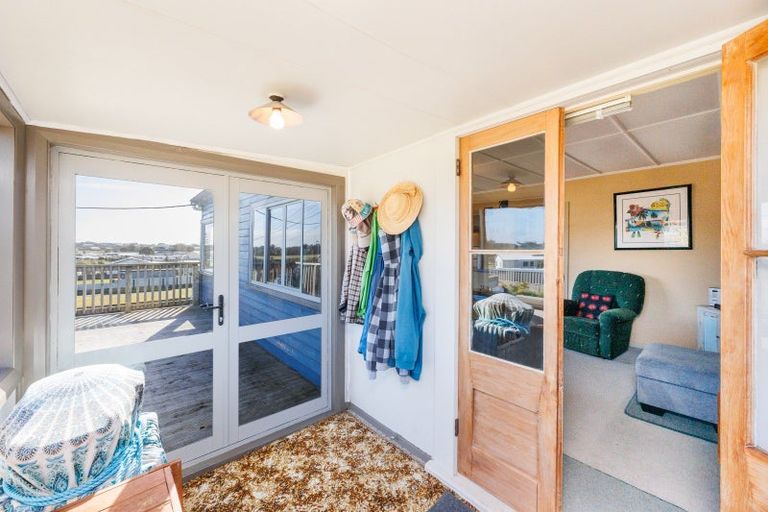 Photo of property in 51 Pratt Avenue, Foxton Beach, Foxton, 4815