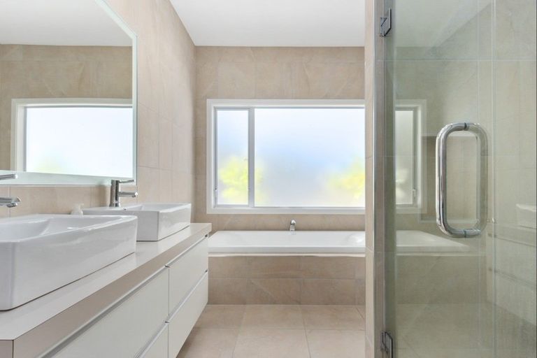 Photo of property in 115 Kent Terrace, Taradale, Napier, 4112