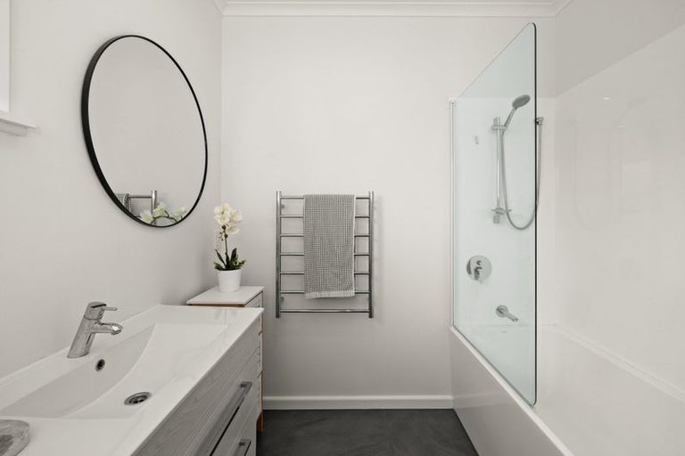 Photo of property in 47a Napier Road, Havelock North, 4130