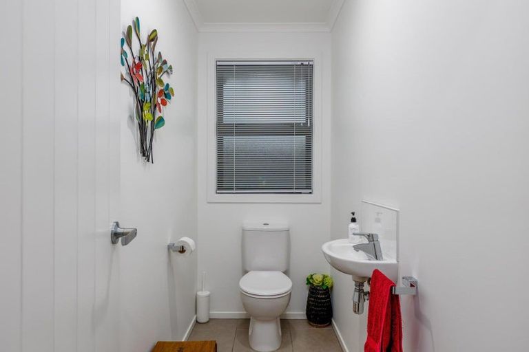 Photo of property in 18 Medallion Court, Kelvin Grove, Palmerston North, 4414