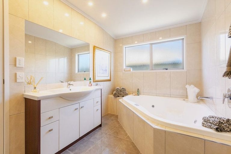 Photo of property in 35 Pinotage Drive, Greenmeadows, Napier, 4112