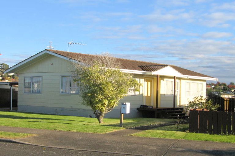Photo of property in 11 Dillon Crescent, Clover Park, Auckland, 2019