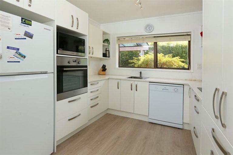 Photo of property in 2/104 Rathgar Road, Henderson, Auckland, 0610