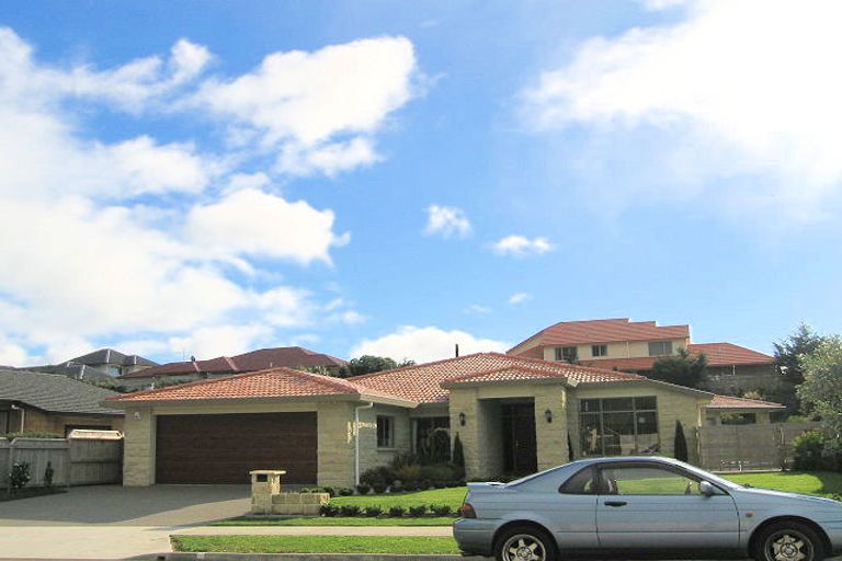 Photo of property in 10 Datum Way, Paraparaumu, 5032