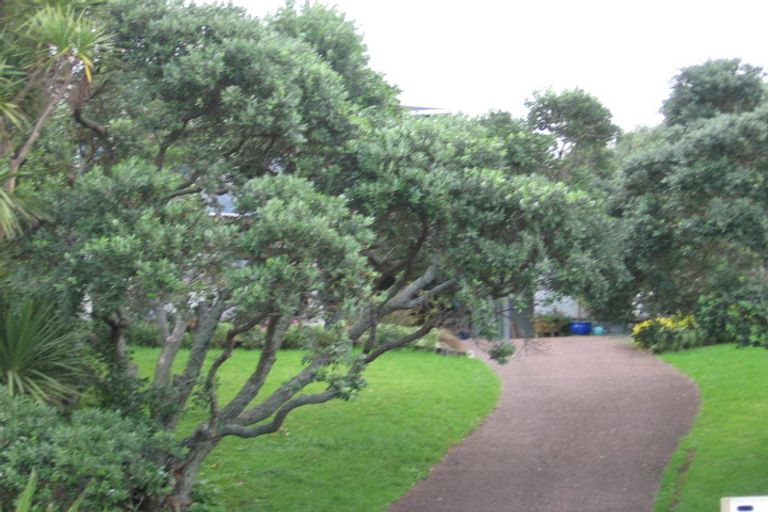 Photo of property in 8 Chelverton Terrace, Red Beach, 0932