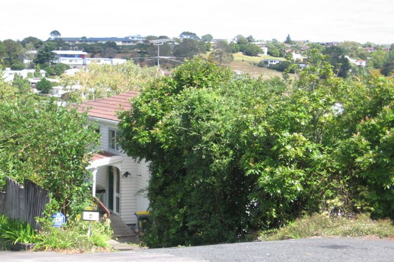 Photo of property in 4 Jellicoe Road, Murrays Bay, Auckland, 0630