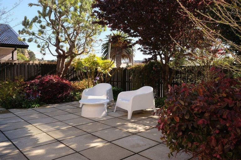 Photo of property in 1/37 Augusta Street, Redcliffs, Christchurch, 8081