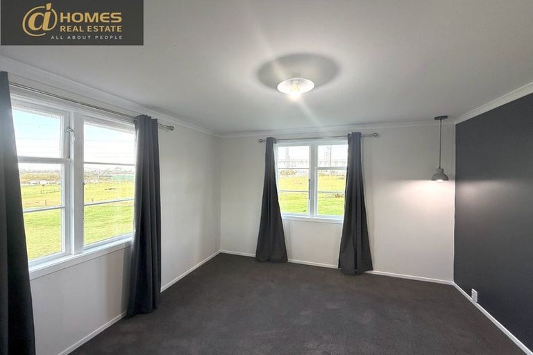 Photo of property in 3/237 Hepburn Road, Glendene, Auckland, 0602