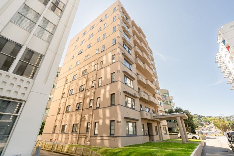 Photo of property in Westhaven Apartments, 2/127 Molesworth Street, Thorndon, Wellington, 6011