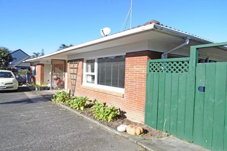 Photo of property in 2/6 Keldale Place, Forrest Hill, Auckland, 0620