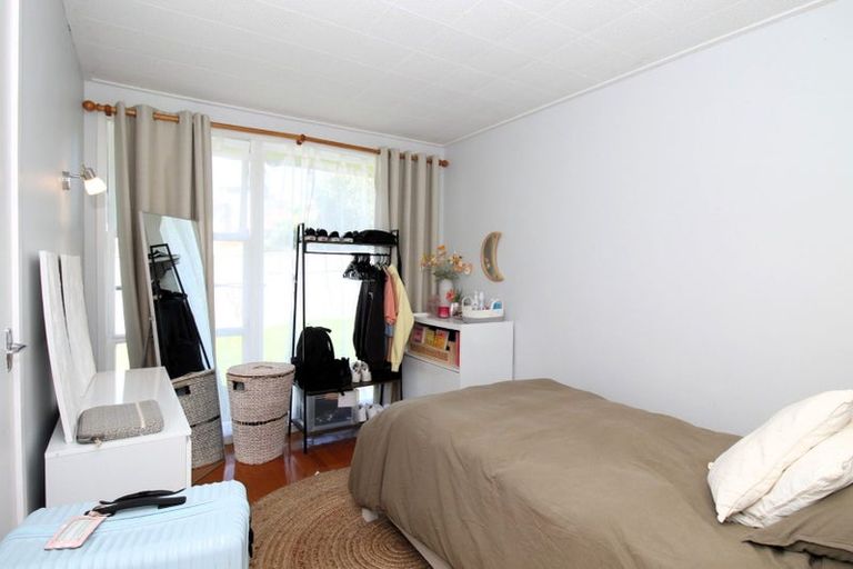 Photo of property in 1/11 Liston Street, Northcote, Auckland, 0627