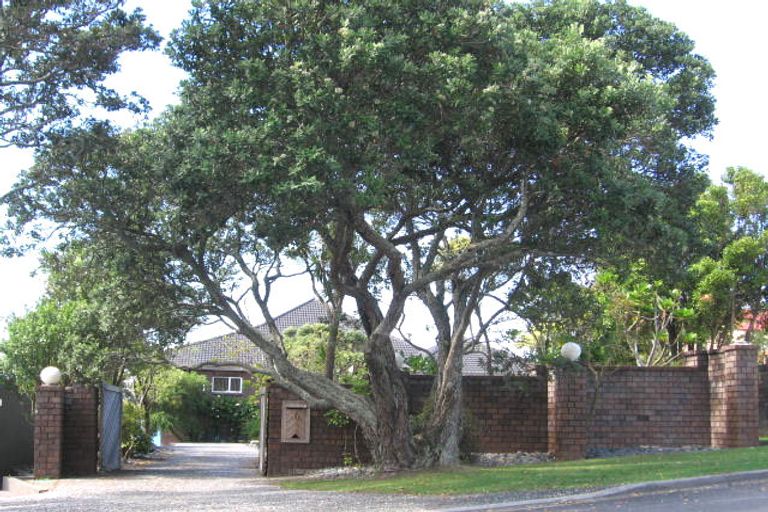 Photo of property in 6 Sharon Road, Waiake, Auckland, 0630