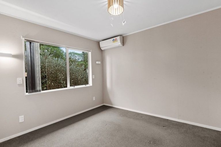 Photo of property in 76 Barbados Drive, Unsworth Heights, Auckland, 0632